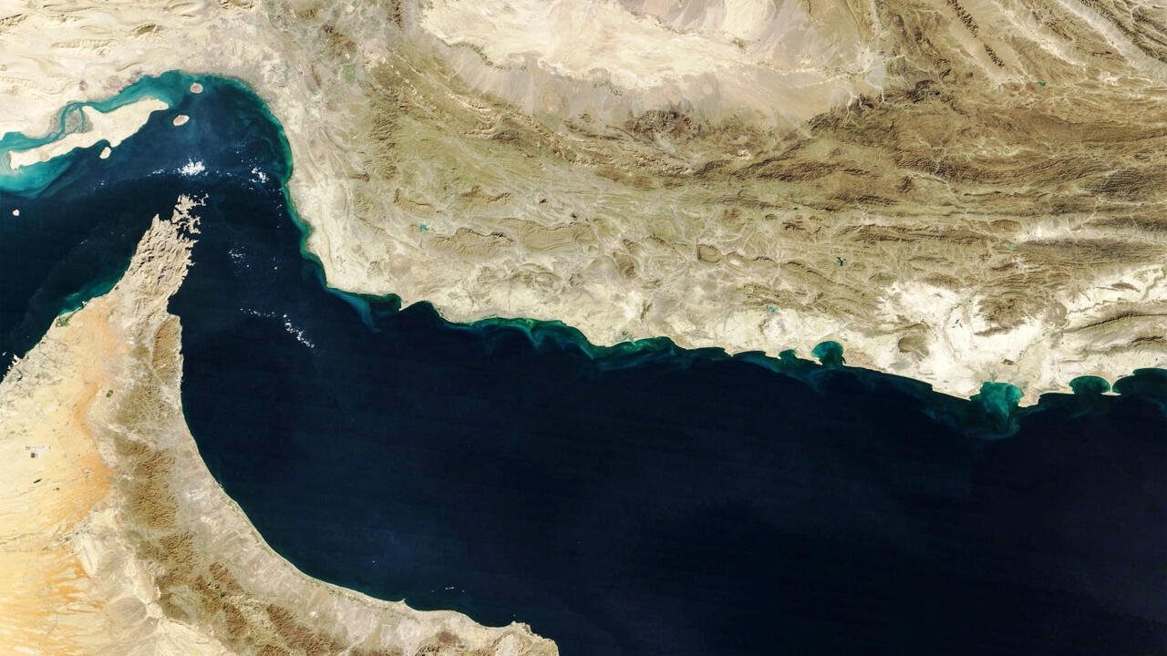 تهديد إيراني بإغلاق ممرات الطاقة العالمية في الخليج والبحر الأحمر