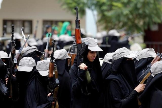 تقرير يكشف دور 'الزينبيات' الحوثيات في القمع والتجسس