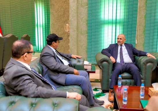 الزُبيدي يطلع على أوضاع الطيران المدني ويؤكد دعم القيادة لجهود النهوض بالقطاع