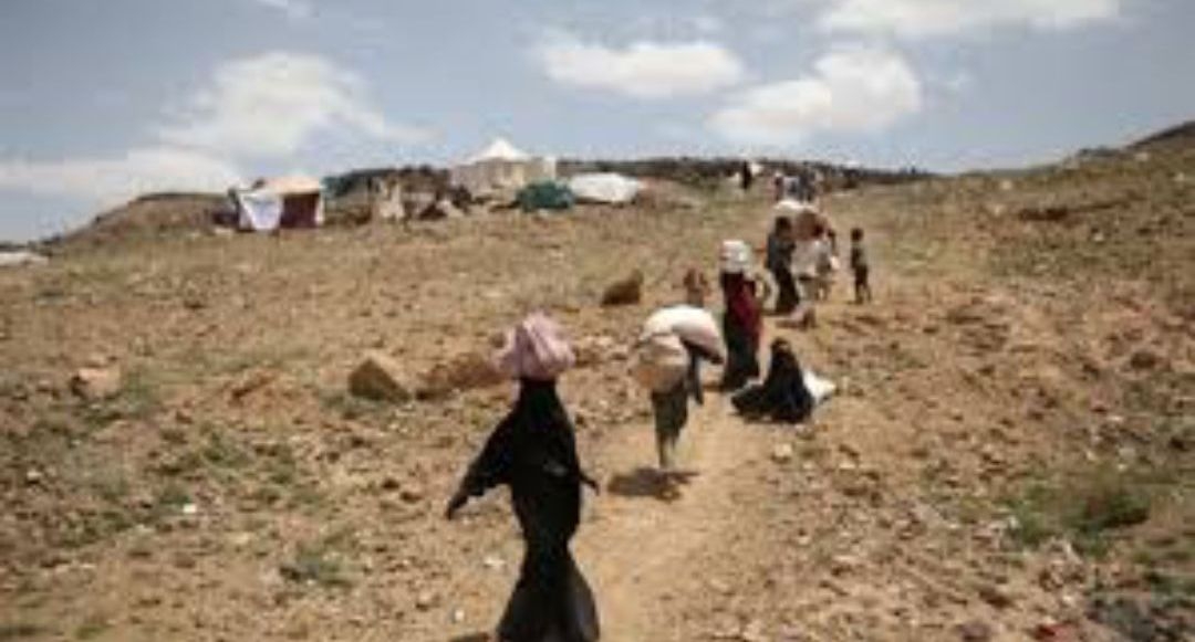النزاع والكوارث المناخية يدفعان آلاف اليمنيين للنزوح