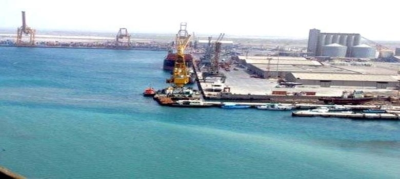 تراجع الإيرادات الحوثية قد يدفعهم للتراجع عن صرف نصف الراتب