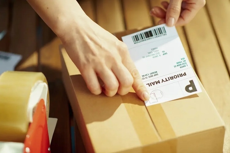 How Shoppers Are Decoding Courier Alerts: Amid Delivery Drama in 2025
