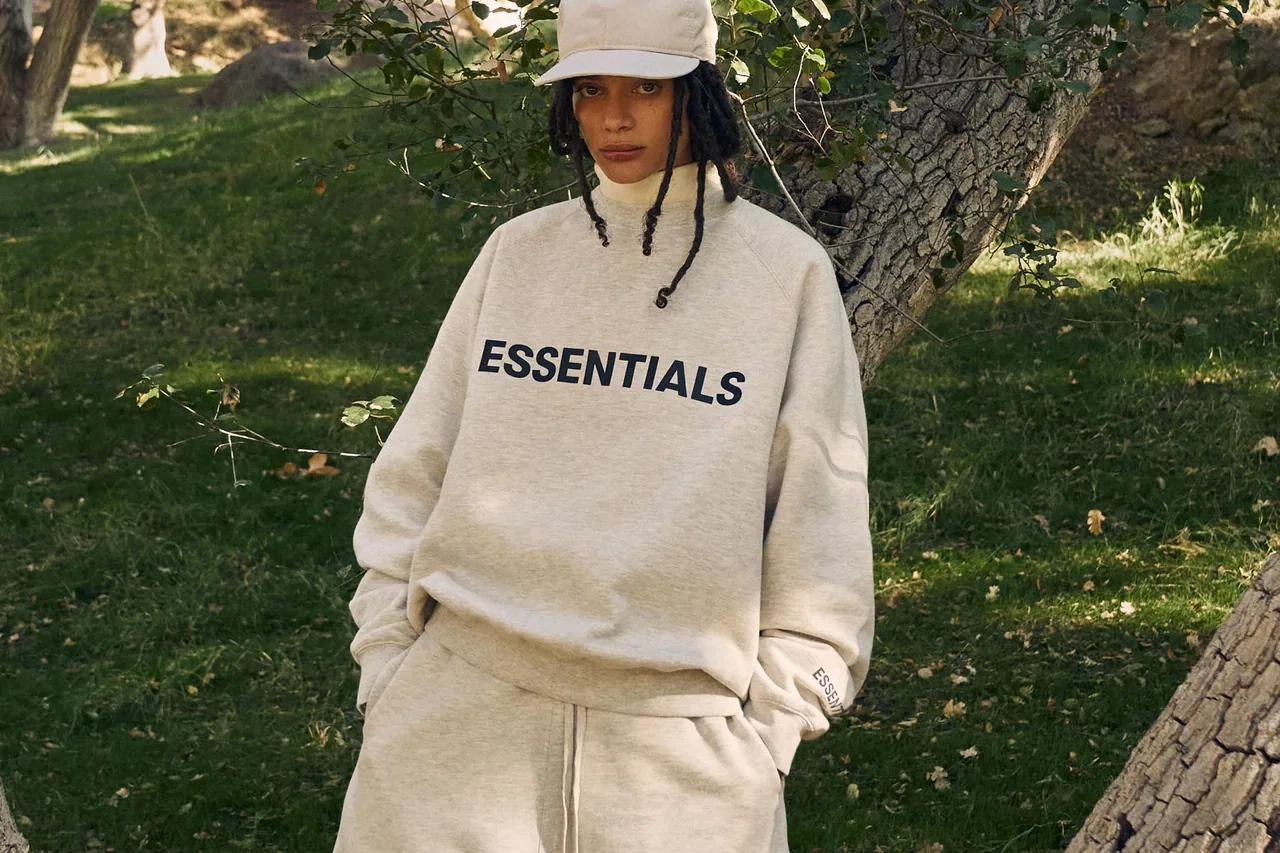 Ultimate Guide to the Essentials Hoodie: Style, Fit & Why It's a Must-Have