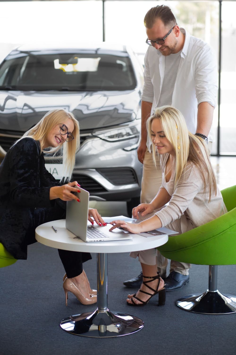 What to Look for When Shopping for Luxury Cars on a Budget