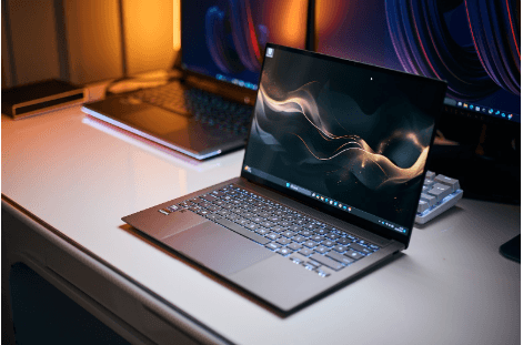 Buying a Laptop in 2025? Here's What Smart Shoppers Are Doing Differently