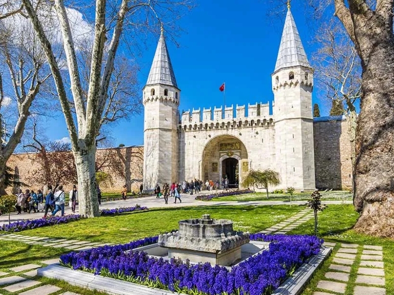 Discovering the Wonders of Topkapi Palace: Istanbul's Royal Treasure