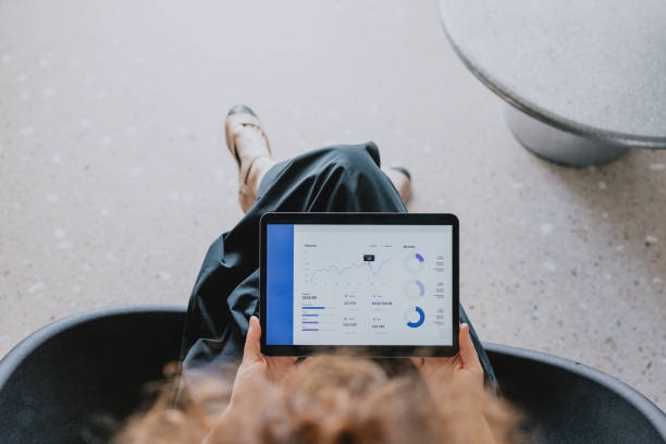 Advertising on the Internet in E-Commerce: A Guide to Effective Strategies