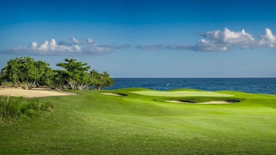 Mexico's Coastal Golf Resorts See 60% Spike in Bookings as Digital Nomads Blend Work with Wellness