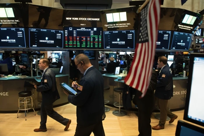 تغريم مدير قروب واتساب 200 ألف ريال.. أعطى "مشورة" عن أسهم مدرجة في السوق الأمريكي دون ترخيص