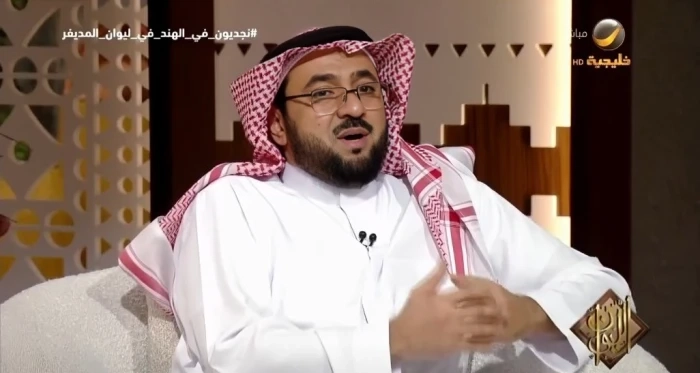أساسه إنجليزي وكان اسمه الخارق.. بالفيديو.. باحث يكشف قصة دخول "شماغ البسام" إلى السعودية