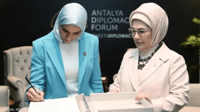 ما هو البيان الذي وقعت عليه  زوجة الرئيس السوري "أحمدالشرع" في تركيا؟