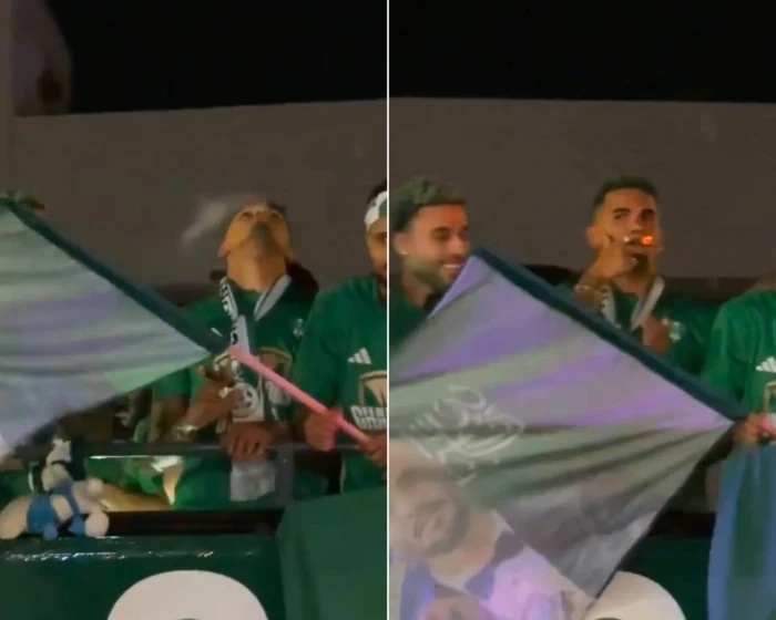بجانب رئيس النادي.. شاهد: لاعب الأهلي جالينو يدخن السيجار خلال الاحتفال بالفوز بدوري أبطال آسيا للنخبة