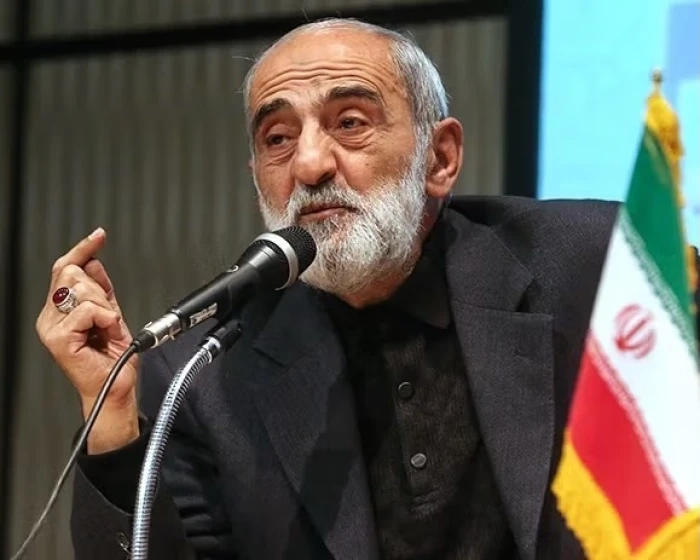 مستشار المرشد الإيراني يهدد بضرب السفن الأميركية وإغلاق مضيق هرمز رداً على القصف الأمريكي
