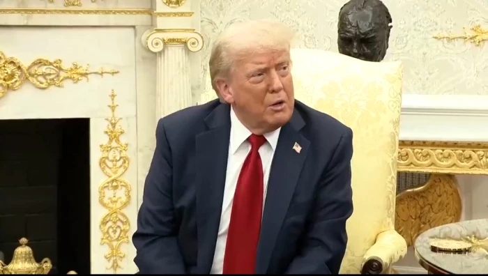 "لا تسألني سؤالاً كهذا".. بالفيديو: ترامب ينفعل على مراسل صحفي بعد سؤال عن التصعيد مع روسيا