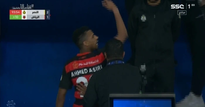 بالفيديو.. قرار مفاجئ بشأن واقعة اشتباك اللاعب أحمد عسيري مع جماهير النصر