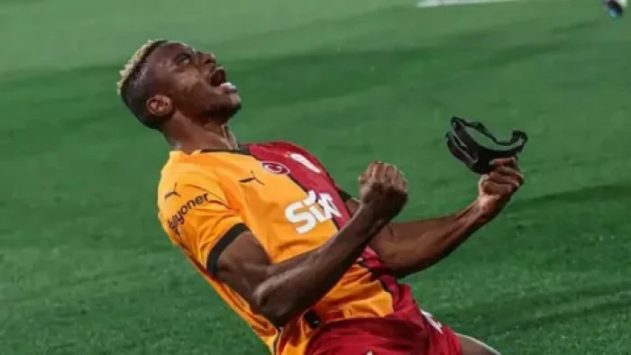 تطور جديد يقرب أوسيمين من الانتقال إلى الهلال!
