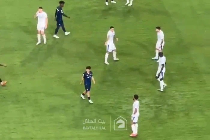 بالفيديو.. لحظة انفعال كوليبالي على كانسيلو خلال مواجهة باتشوكا