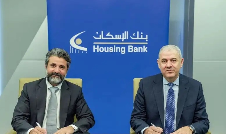 الإسكان يوقع وثيقة قرض تجمع بنكي لشركة مشروع الناقل الوطني