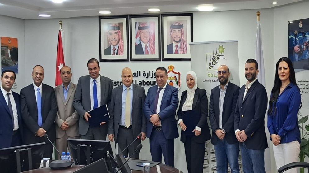 توقيع اتفاقية لتمويل سيارات وسكوترات لتشغيل الأردنيين