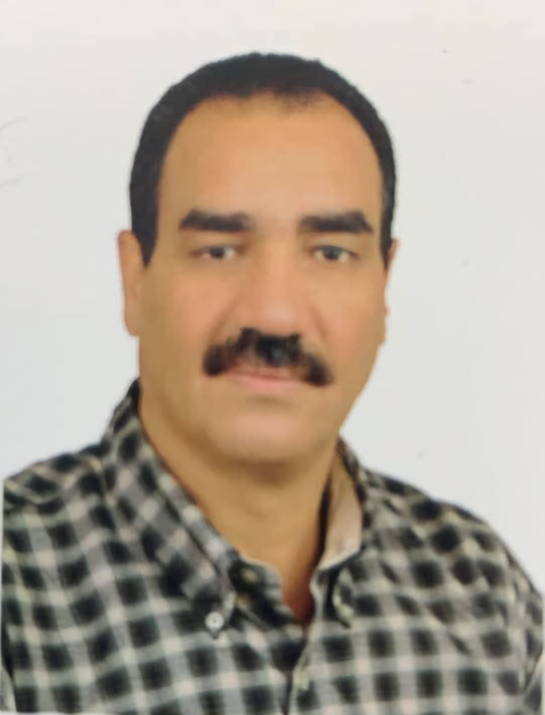 ترامب يجمع لشعبه… وغيره يجمع لجيبه