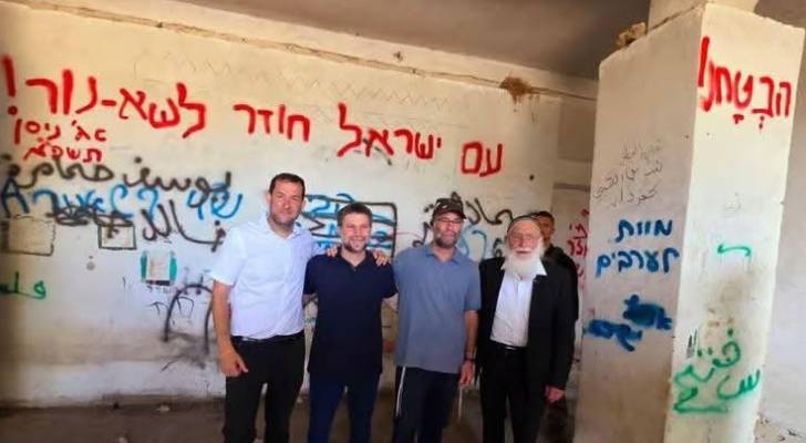 سموتريتش يحتفل بإقامة مستوطنات في الضفة إلى جانب شعارات الموت للعرب