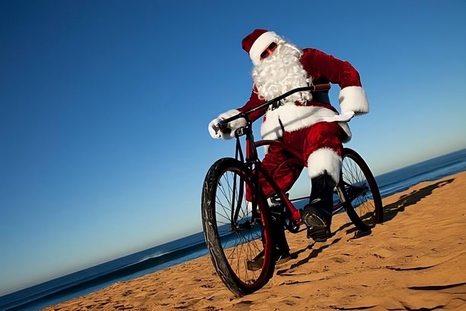 JOIN THE FESTIVE BIKE RIDE AT JUMEIRAH BEACH CYCLING TRACK WITH FREE MINCE PIES FROM SPINNEYS!