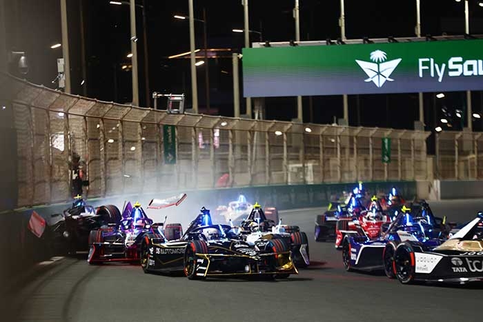 LAST-CORNER MOVE SEALS VICTORY FOR GUENTHER IN FIRST-EVER JEDDAH E-PRIX