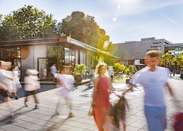 OUTLETCITY METZINGEN LAUNCHES BIGGEST SUMMER CAMPAIGN EVER: 'ENDLESS SUMMER VACATION'