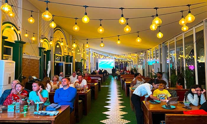 Continue the fun this Summer with the Summer Tent and Saturday Social Brunch at Horse & Hound in Al Habtoor Polo Resort