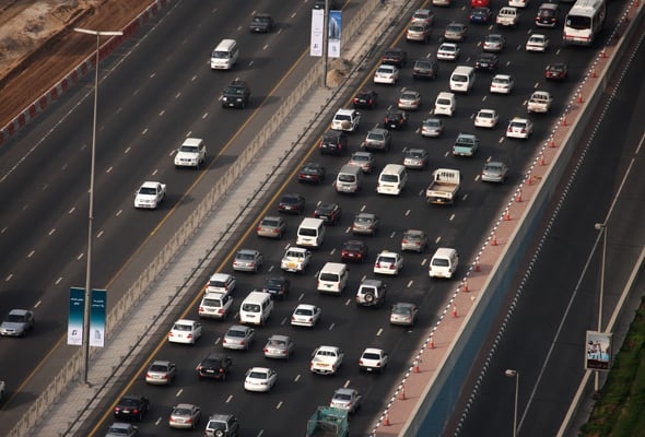 Avoid fines, black points, and having your car impounded for tailgating in Dubai