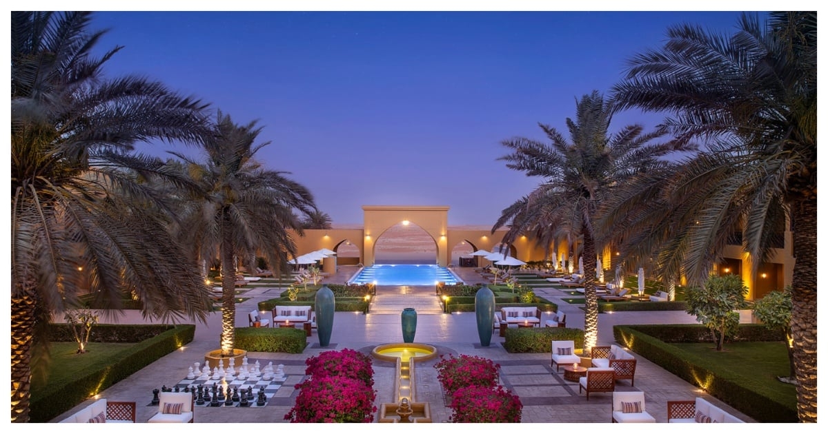 What does a day out at Al Dhafra Resort in Abu Dhabi feel like?