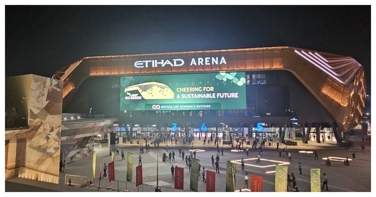 How did the Etihad Arena become one of the UAE's greenest buildings?