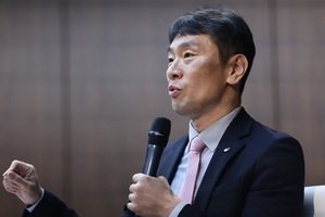 Financial watchdog chief calls for measures for market stability, financial prudence