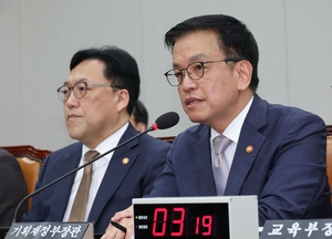 Deputy prime minister slammed for reversing testimony