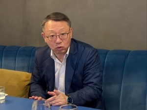 Woori plans to use Poland branch to support Ukraine's postwar recovery