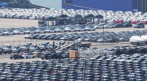 Auto exports inch down in April on US tariff impact