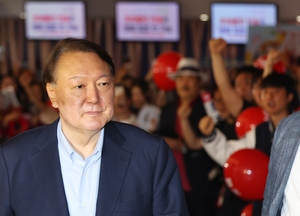 Ex-President Yoon attends screening of documentary on claims of election fraud
