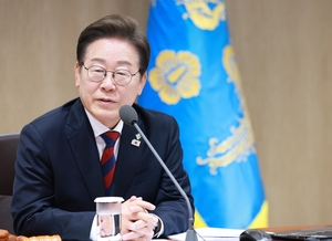 Lee holds 1st Cabinet meeting with Yoon's ministers