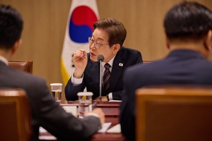 Lee signals major stimulus to revive growth, fight inflation
