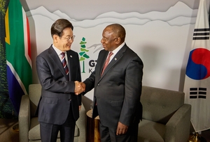 Lee says physical distance is only barrier between South Korea, South Africa