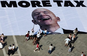 Greenpeace joins protests against gala Bezos wedding in Venice