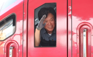 Next stop Labor Ministry: Train driver's rise to Cabinet gets mixed reaction