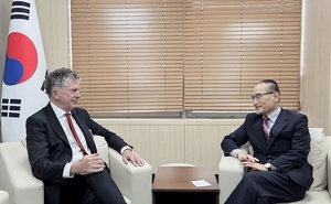 Top security advisers of S. Korea, Britain discuss defense, trade cooperation