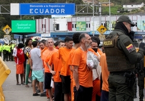 Ecuador deports hundreds of Colombian inmates as Bogota cries foul