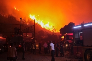 Wildfires threaten Turkey's fourth-largest city