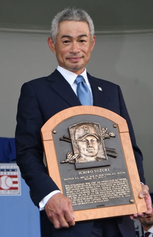 Ichiro Suzuki among five inducted into Hall of Fame