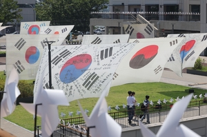 Art, music and memory mark 80th anniversary of liberation