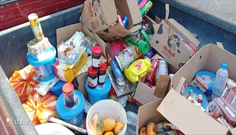 اشغال خنفر يقوم بنزول إلى سوق مدينة شقرة ويضبط كمية من المواد المنتهية الصلاحية