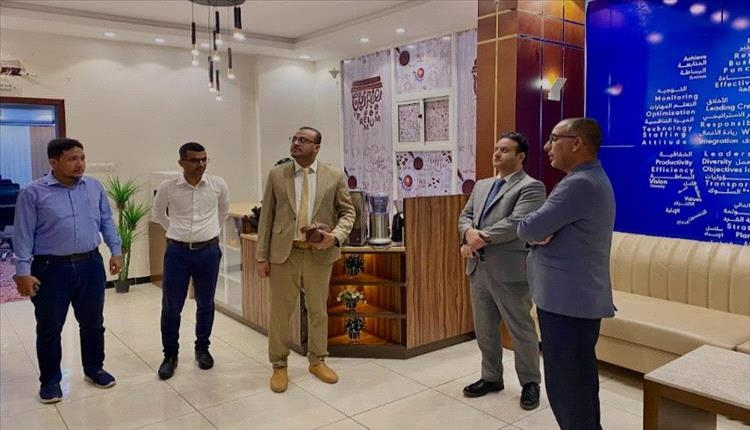 الرئيس التنفيذي لشركة عالم الأعمال يلتقي وفد (كاك بنك) لتعزيز الشراكة واطلاق صندوق استثماري