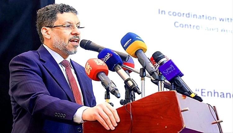 رئيس الوزراء في ورشة مكافحة الفساد: من المعيب أن نظل في مناصبنا!